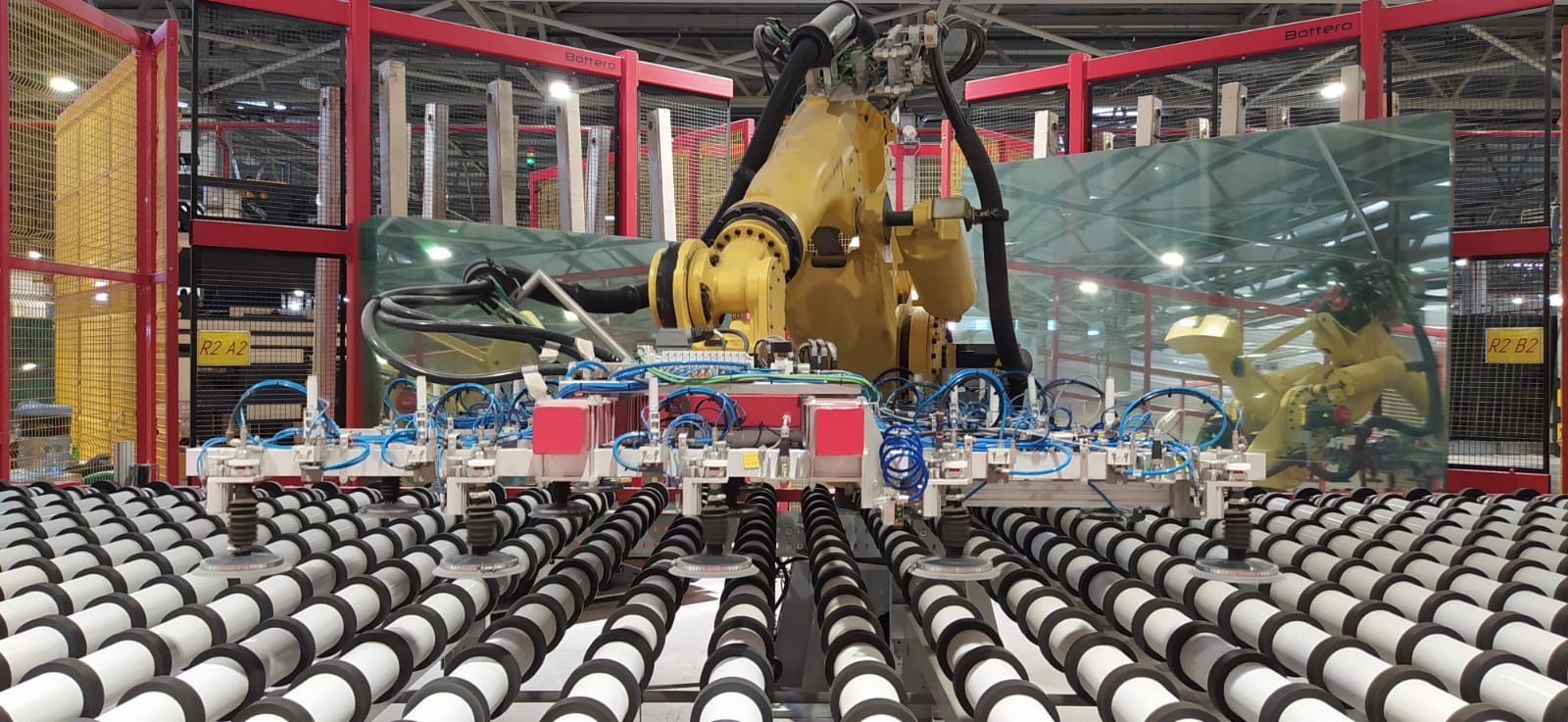Azerfloat robot xətti — şüşə paketləmə robotu